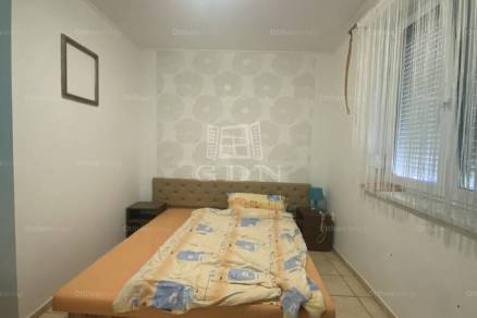 Eladó lakás Komárom, 1 szobás