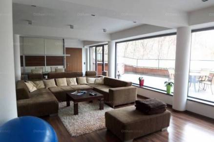 Budapesti eladó családi ház, 9 szobás, 690 négyzetméteres