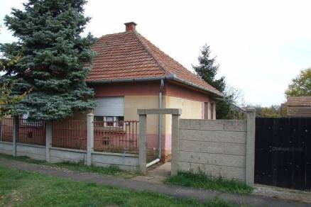 Gyula eladó családi ház a Szabó Pál utcában