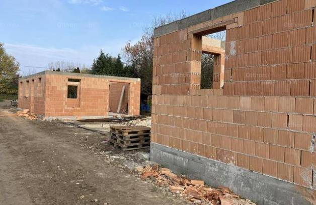 Tatabányai új építésű családi ház eladó, 75 négyzetméteres, 1+3 szobás
