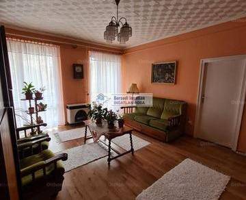 Kazincbarcikai lakás eladó, 80 négyzetméteres, 3 szobás