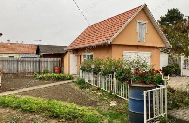 Családi ház eladó Komárom, 102 négyzetméteres