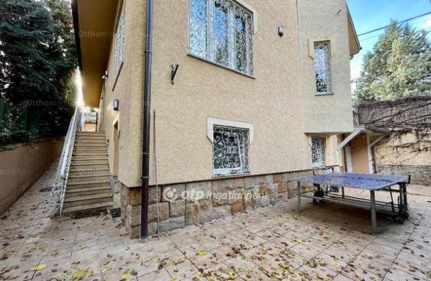Eladó családi ház, Budapest, Németvölgyben, 270 négyzetméteres