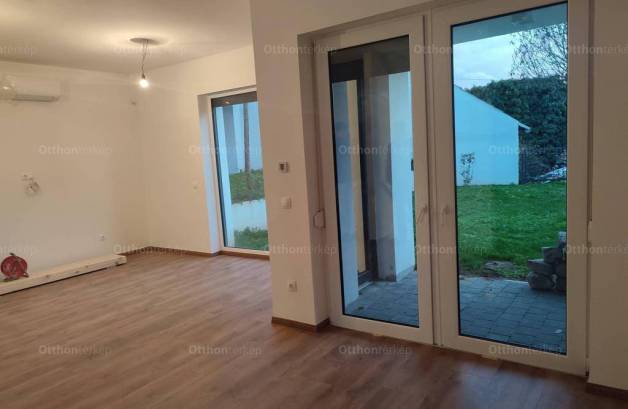 Pécsi új építésű családi ház eladó, 125 négyzetméteres, 3+1 szobás