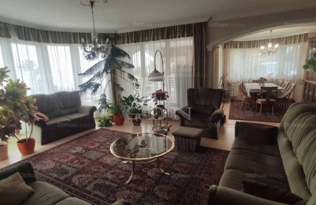 Eladó 5 szobás családi ház Pécs