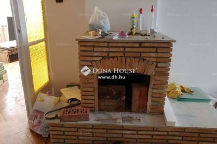Eladó 8 szobás családi ház Baja