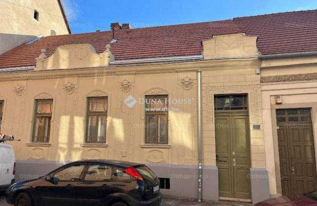 Eladó 3 szobás családi ház Pécs