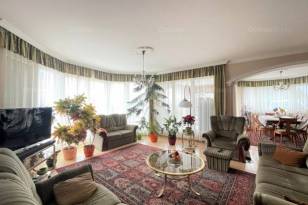 Eladó 5+3 szobás családi ház Pécs