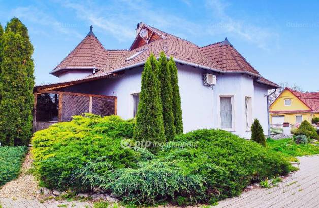 Kazincbarcikai eladó családi ház, 1+3 szobás, 200 négyzetméteres