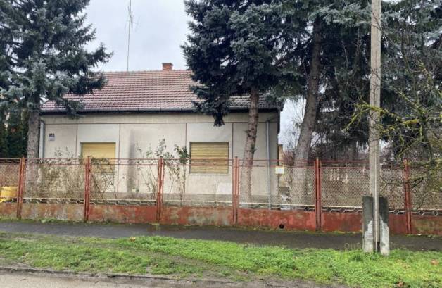 Eladó családi ház Szeged a Bérkert utcában, 2 szobás