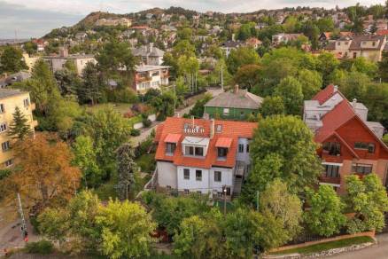 Eladó 15 szobás családi ház, Németvölgyben, Budapest