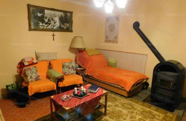 Karádi családi ház eladó, 120 négyzetméteres, 3 szobás