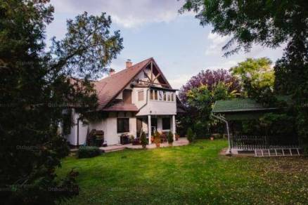 Budaörsi családi ház eladó, 264 négyzetméteres, 10+1 szobás