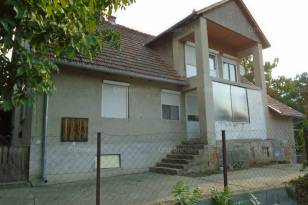 Eladó családi ház Tiszakécske a Tiszasor utcában, 4 szobás