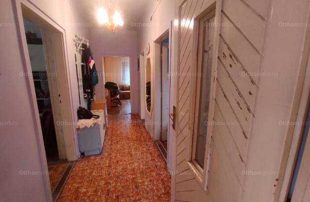 Dunaújváros 3 szobás családi ház eladó a Baracsi úton