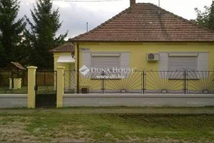 Győri eladó családi ház, 3 szobás, 100 négyzetméteres
