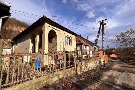 Eladó 2 szobás családi ház Tokaj a Váradi utcában