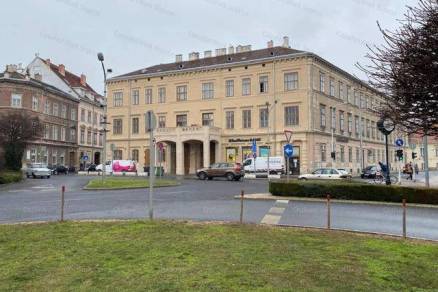 Soproni lakás eladó, 107 négyzetméteres, 4 szobás