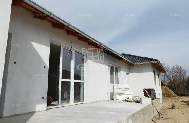 Szigetszentmiklósi új építésű családi ház eladó, 180 négyzetméteres, 7 szobás