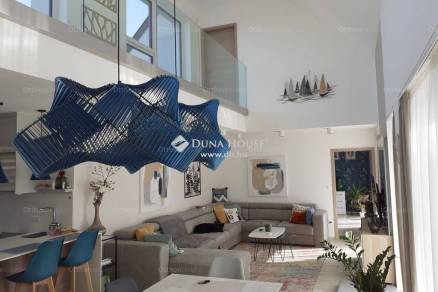 Velencei új építésű családi ház eladó, 300 négyzetméteres