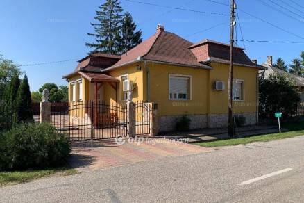 Ároktői családi ház eladó a Széchenyi utcában, 90 négyzetméteres