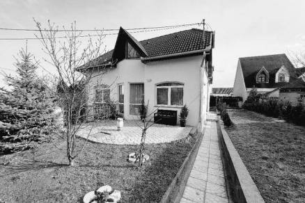 Kazincbarcikai családi ház eladó a Mogyoró utcában, 150 négyzetméteres