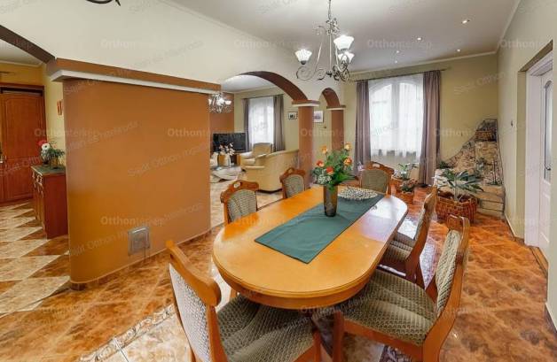 Kaposvári eladó családi ház, 8 szobás, 686 négyzetméteres
