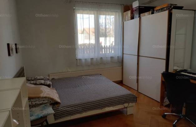 Budapesti eladó családi ház, 4 szobás, 120 négyzetméteres