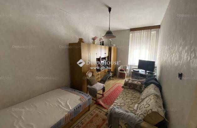 Debreceni házrész eladó, 116 négyzetméteres, 3 szobás