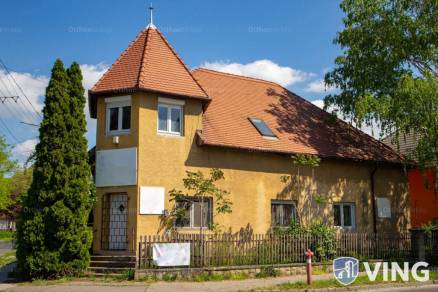 Pécsi eladó családi ház, 8+2 szobás, 235 négyzetméteres