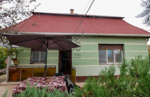 Debreceni eladó családi ház, 3 szobás, a Bihari utcában