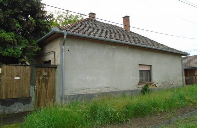 Tiszakécske eladó családi ház a Kolozsvári utcában