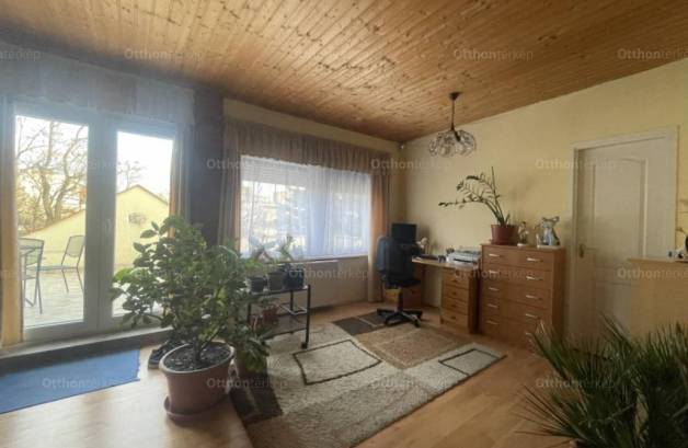 Pécs 7 szobás családi ház eladó
