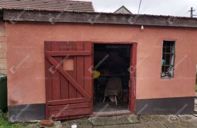 Családi ház eladó Komárom, 140 négyzetméteres