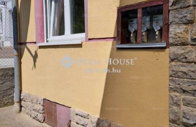 Pécsi eladó családi ház, 4 szobás, a Kürt utcában
