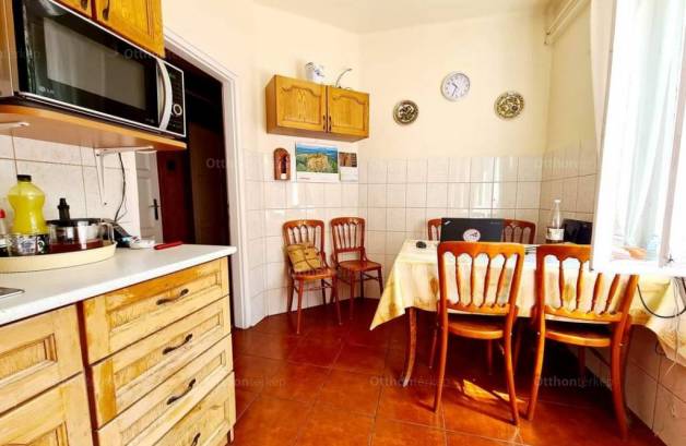 Debreceni családi ház eladó, 215 négyzetméteres, 7 szobás