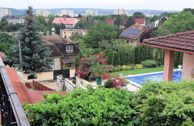Budaörsi ikerház eladó, 187 négyzetméteres, 4 szobás