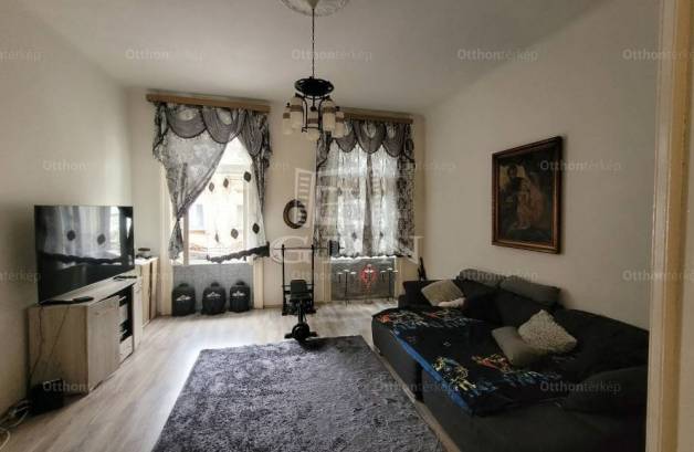 Budapesti lakás eladó, Palotanegyedben, Blaha Lujza tér, 2 szobás