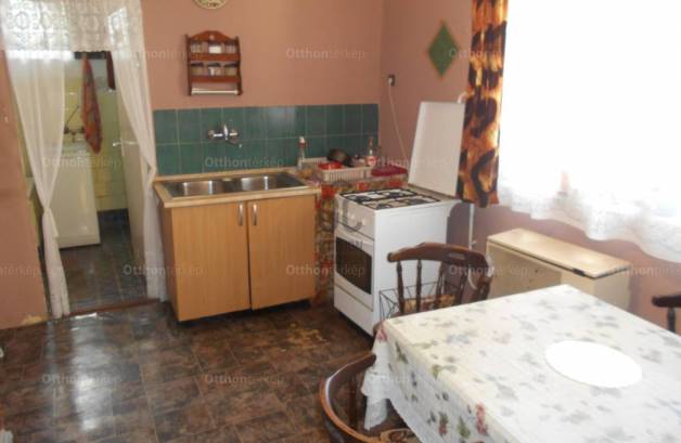 Komoró 2 szobás családi ház eladó