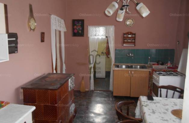 Komoró 2 szobás családi ház eladó