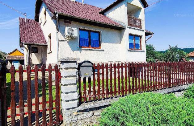 Dédestapolcsányi családi ház eladó a Petőfi Sándor utcában, 110 négyzetméteres