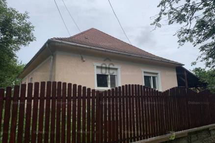 Kazincbarcikai eladó családi ház, 3 szobás, 100 négyzetméteres