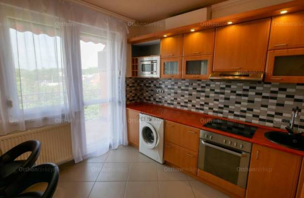 Eladó 3 szobás lakás Debrecen a Hollós utcában