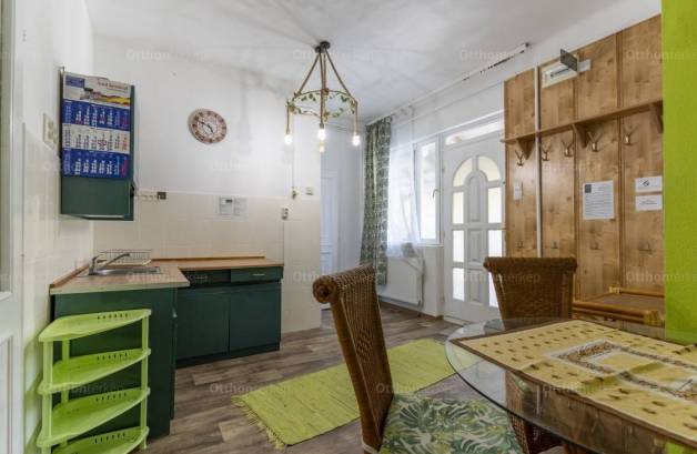 Velencei eladó családi ház, 10 szobás, 322 négyzetméteres