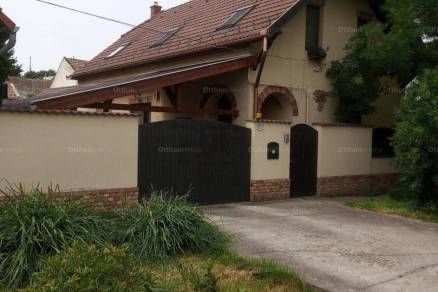 Szekszárd 6 szobás családi ház eladó az Árpád utcában