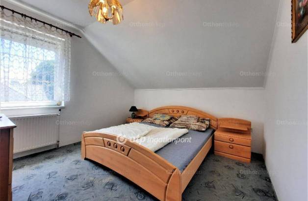 Balatonföldvár 7+2 szobás családi ház eladó