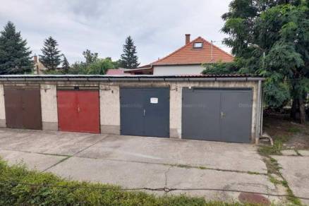 Debreceni garázs eladó, 17 négyzetméteres