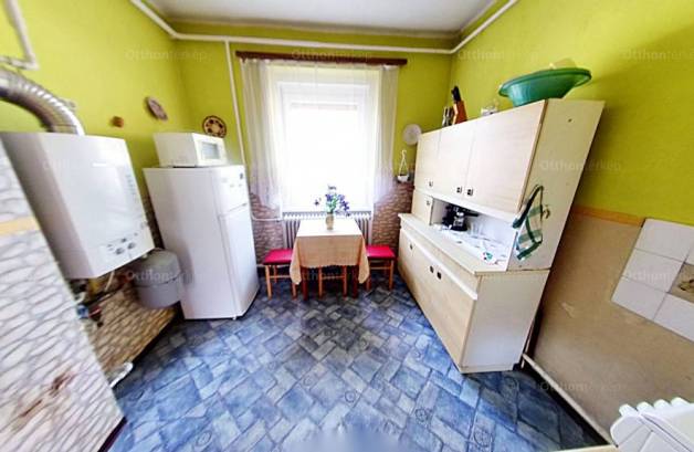 Eladó családi ház Veszprém, 1 szobás