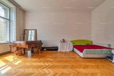 Budapesti lakás eladó, 105 négyzetméteres, 2 szobás