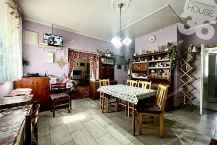 Lajosmizsei családi ház eladó, 100 négyzetméteres, 3 szobás
